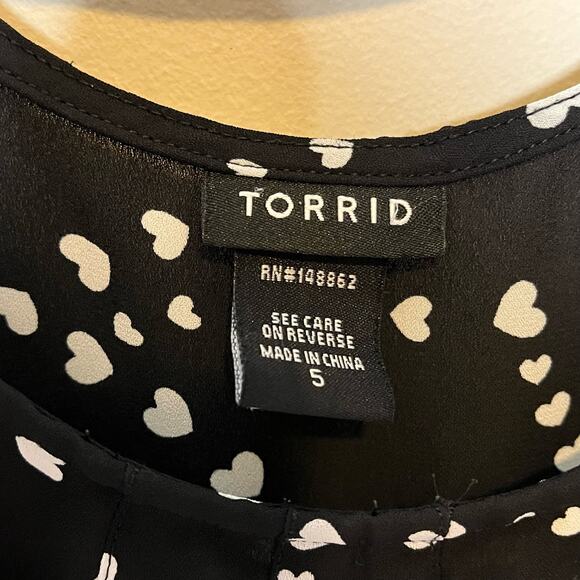 TORRID Black/White Heart Print Georgette Flowy adjustable tank top Size 5X - Picture 4 of 7